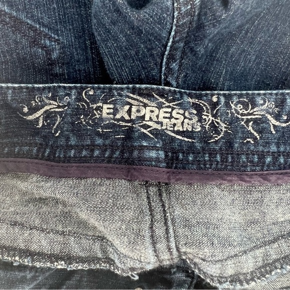 Express Jeans Cuffed Hem Button Fly Jean Shorts Size 4 Women’s - Picture 2 of 7